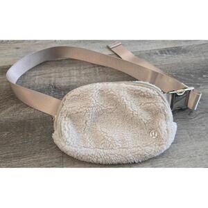 Lululemon Everywhere Fleece Belt Bag